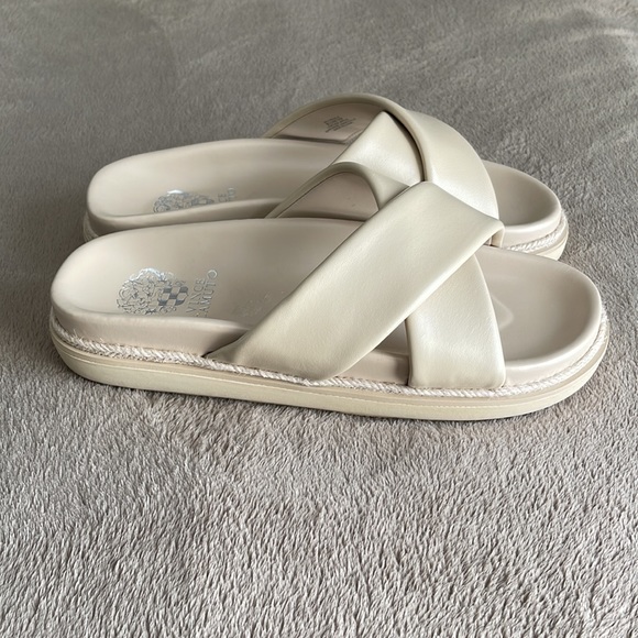 ❌SOLD❌ VINCE CAMUTO Slides Sandals - Picture 2 of 5